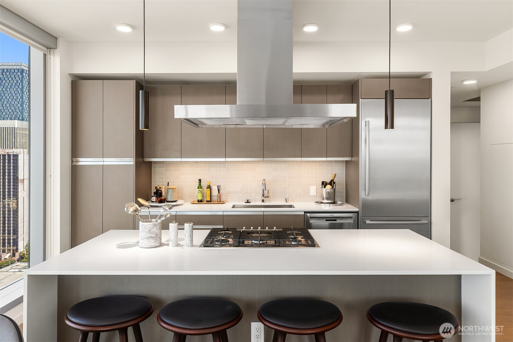 800 Columbia Street #1711, Seattle, WA 98104