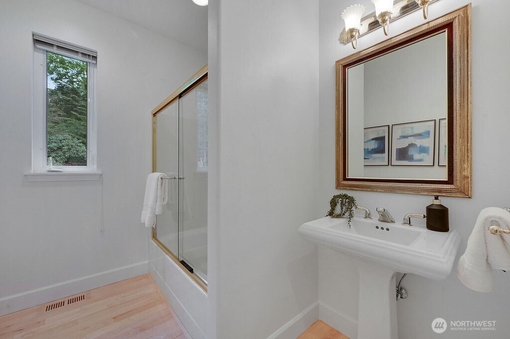 654 9th Court , Fox Island, WA 98333