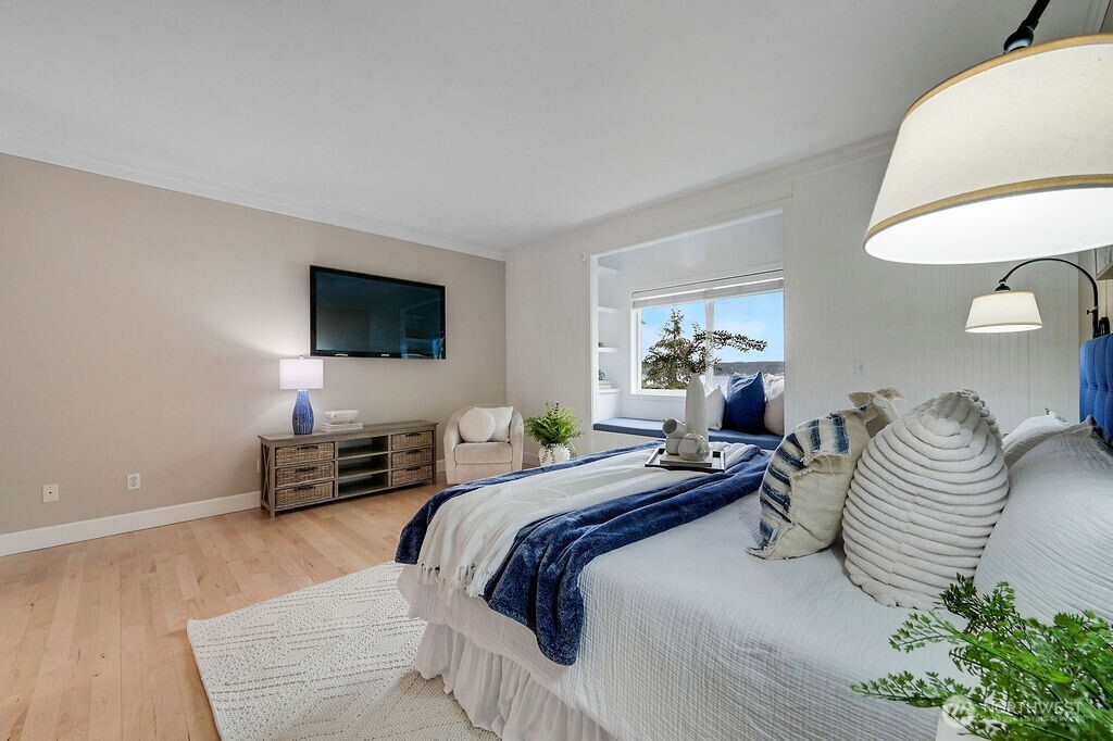 654 9th Court , Fox Island, WA 98333