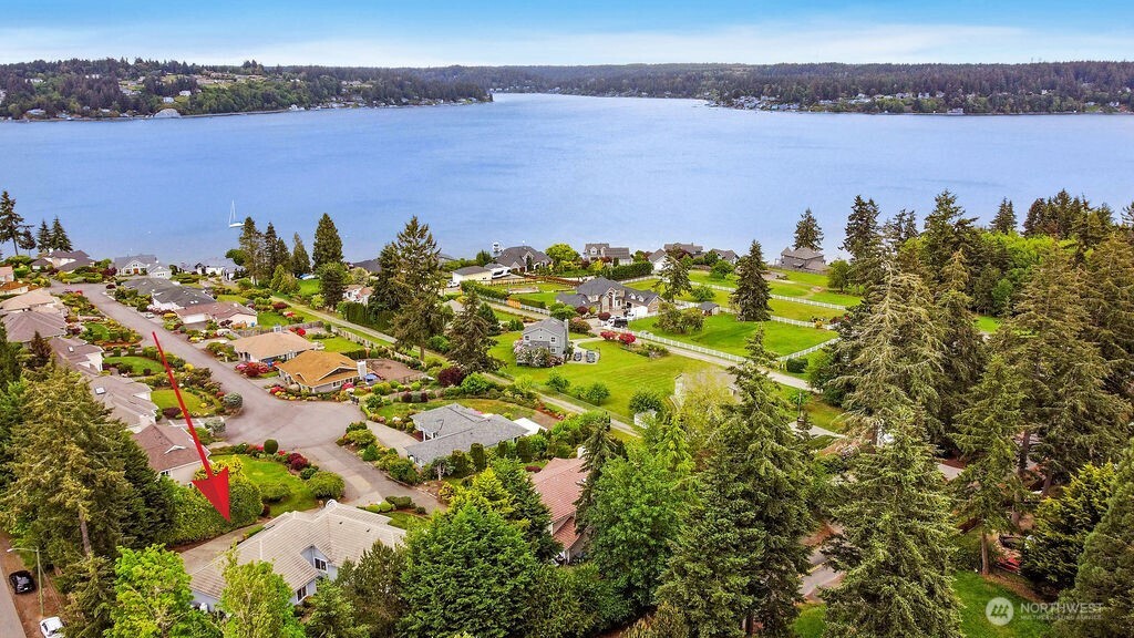 654 9th Court , Fox Island, WA 98333