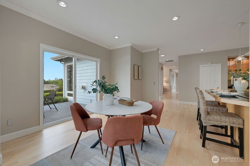 654 9th Court , Fox Island, WA 98333