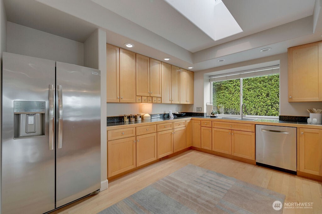 654 9th Court , Fox Island, WA 98333