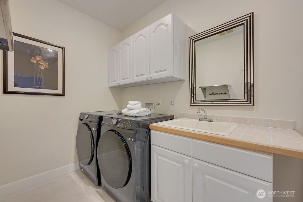 654 9th Court , Fox Island, WA 98333