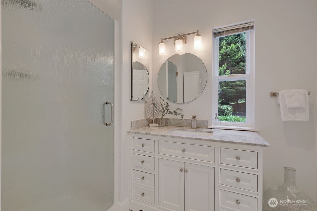 654 9th Court , Fox Island, WA 98333
