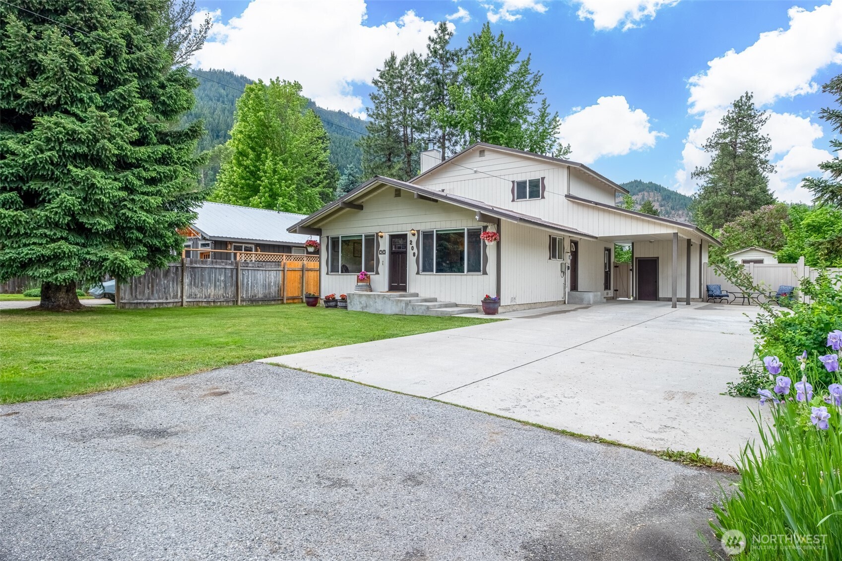 208 West , Leavenworth, WA 98826