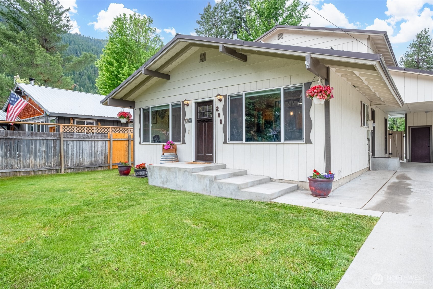 208 West , Leavenworth, WA 98826