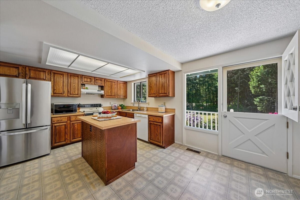 870 Kamus Place , Fox Island, WA 98333