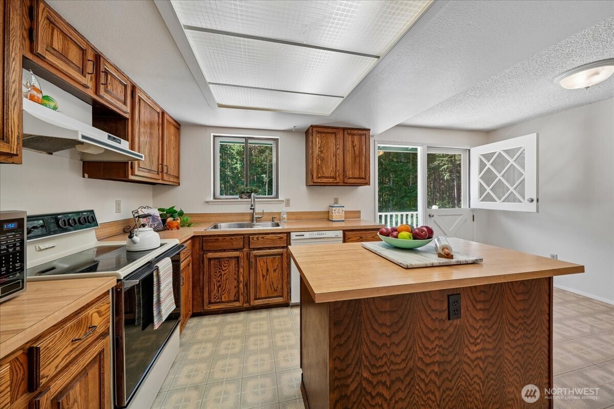 870 Kamus Place , Fox Island, WA 98333
