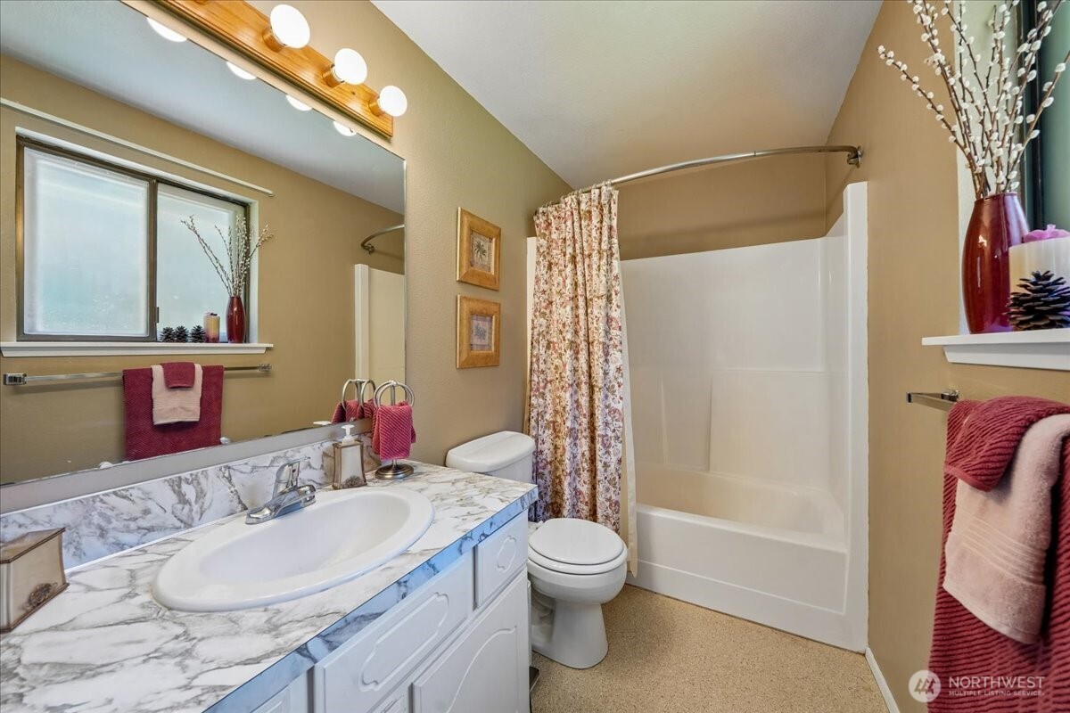 870 Kamus Place , Fox Island, WA 98333