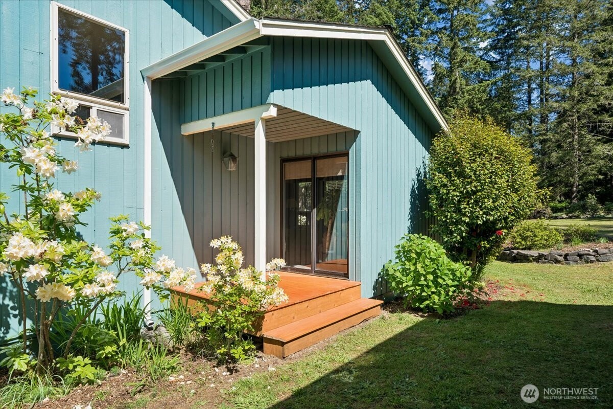 870 Kamus Place , Fox Island, WA 98333