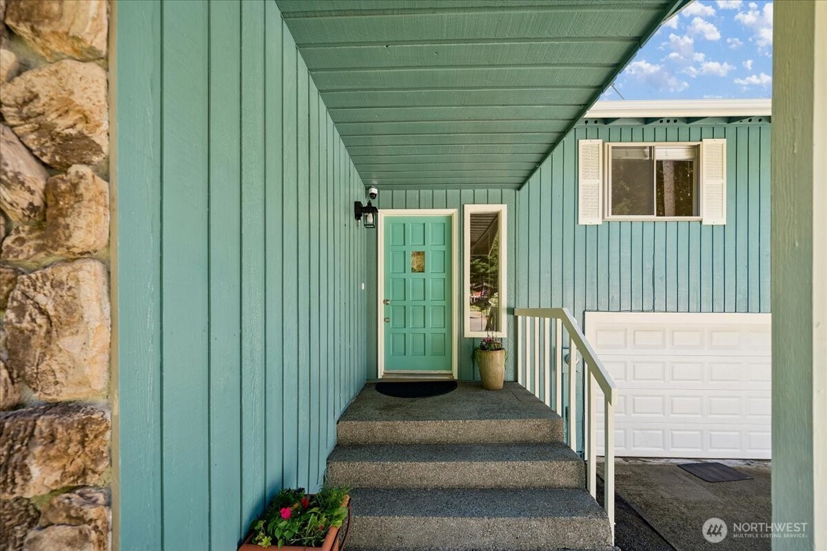 870 Kamus Place , Fox Island, WA 98333