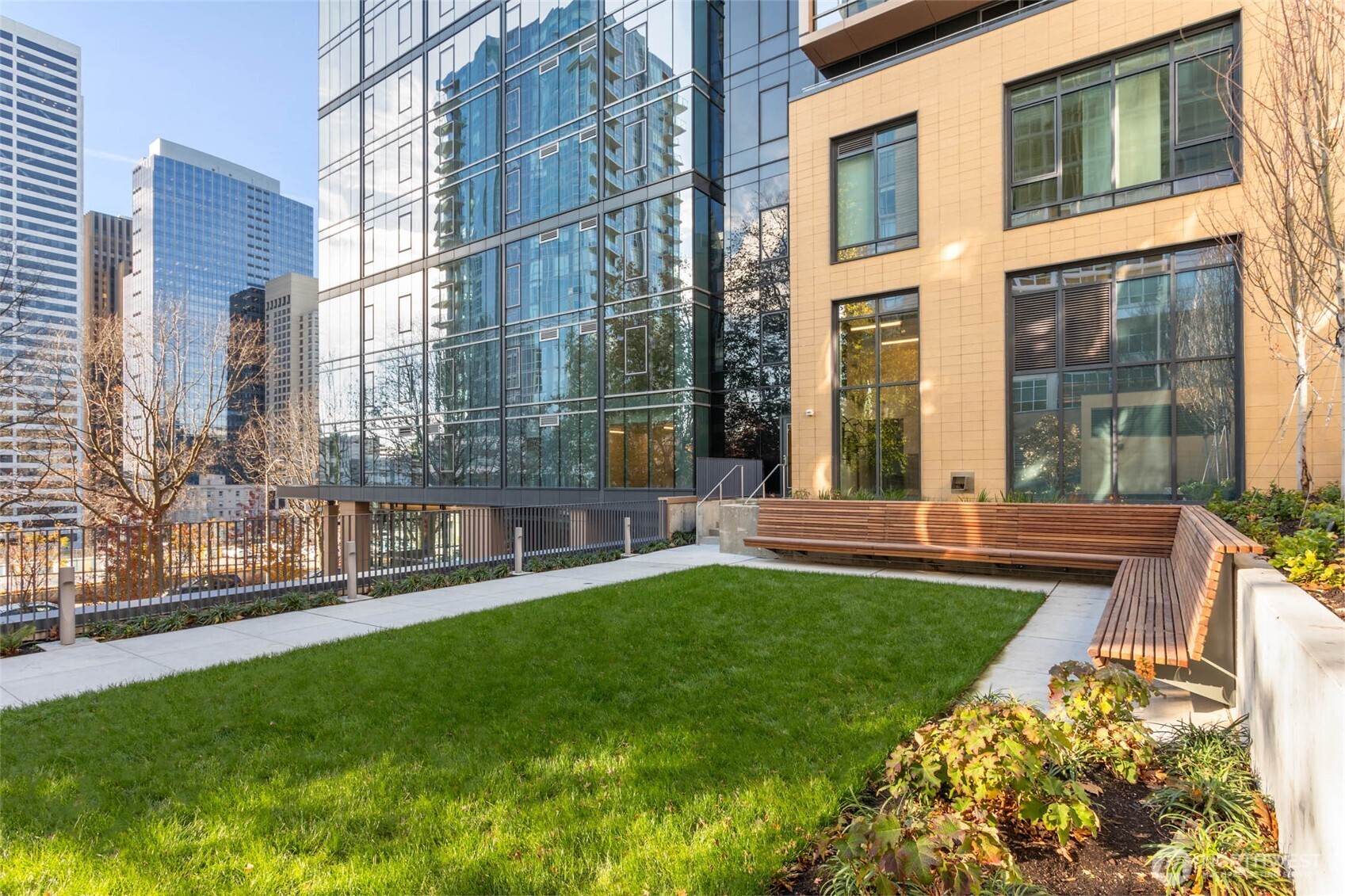 800 Columbia Street #712, Seattle, WA 98104