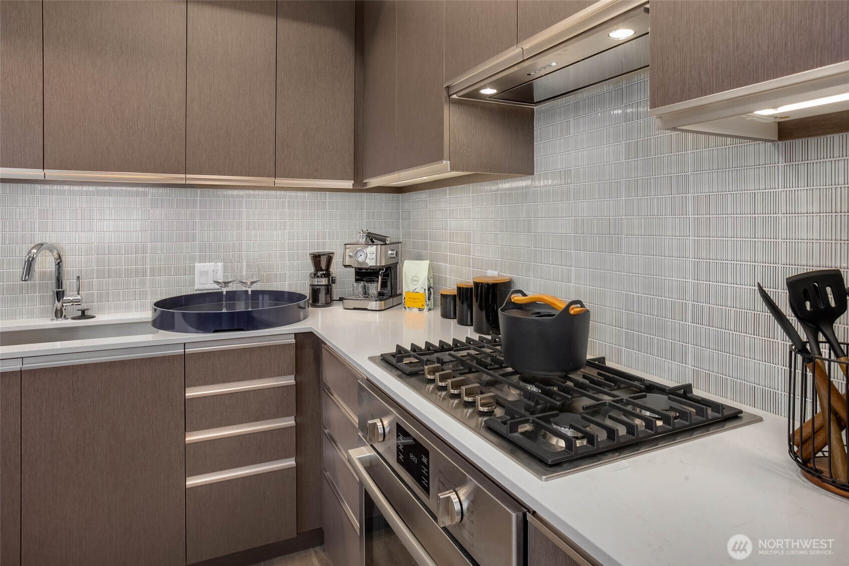 800 Columbia Street #712, Seattle, WA 98104