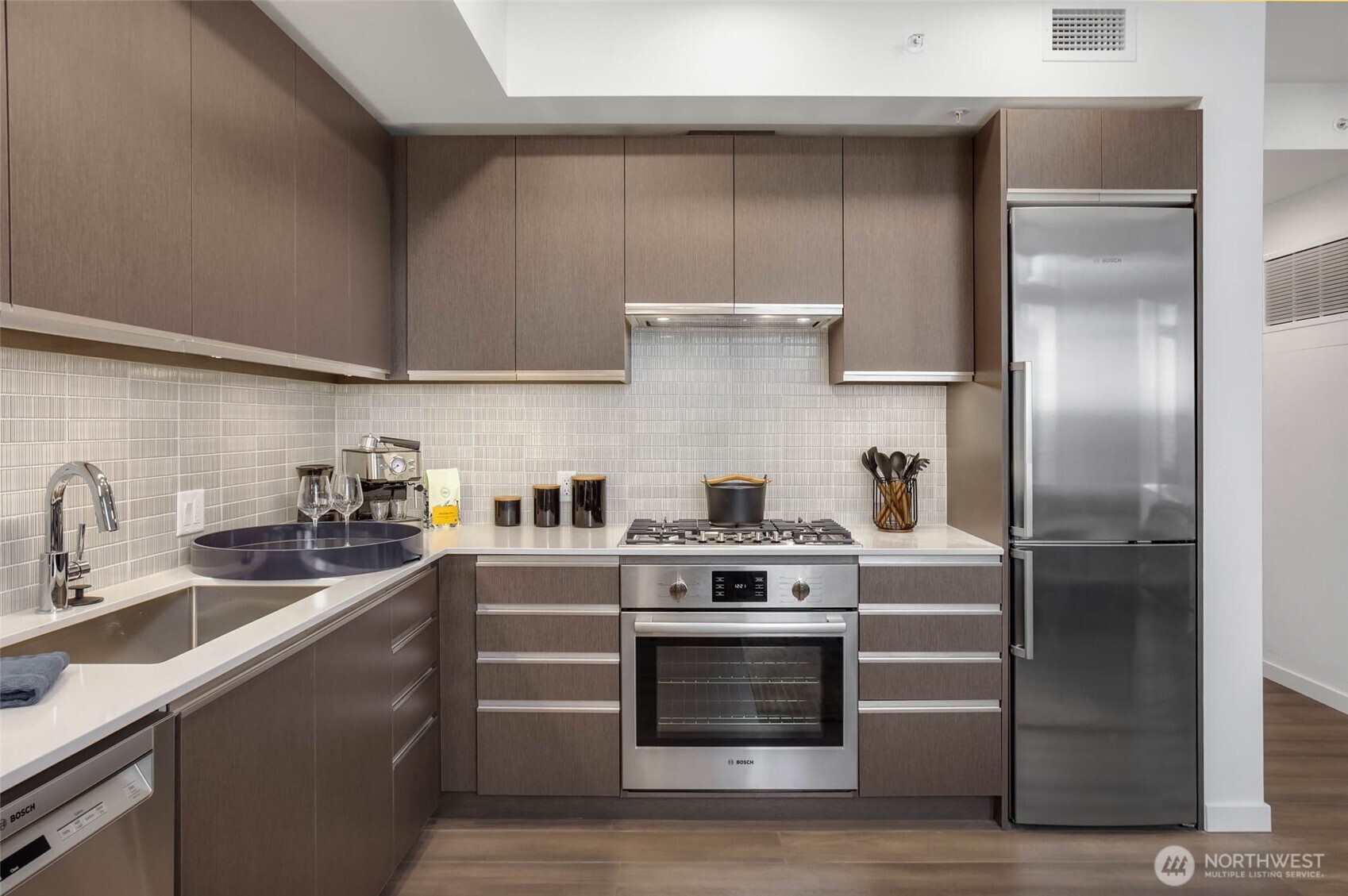 800 Columbia Street #712, Seattle, WA 98104