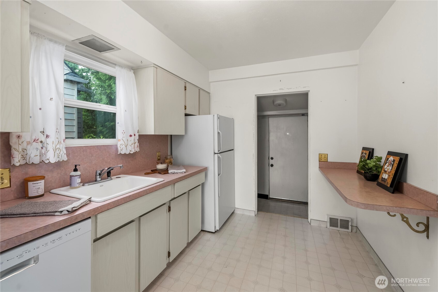 1555 High Avenue , Bremerton, WA 98337