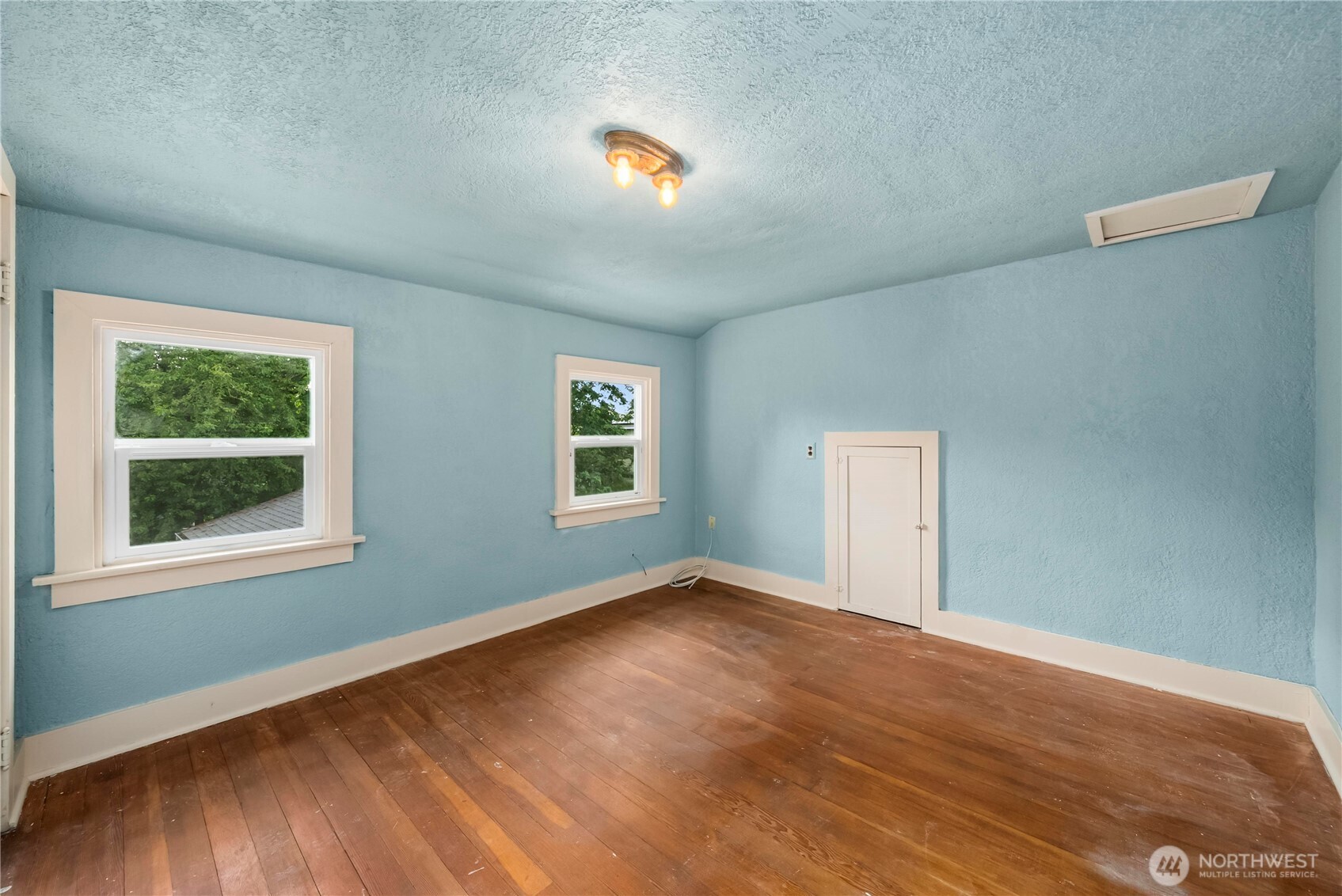 1555 High Avenue , Bremerton, WA 98337