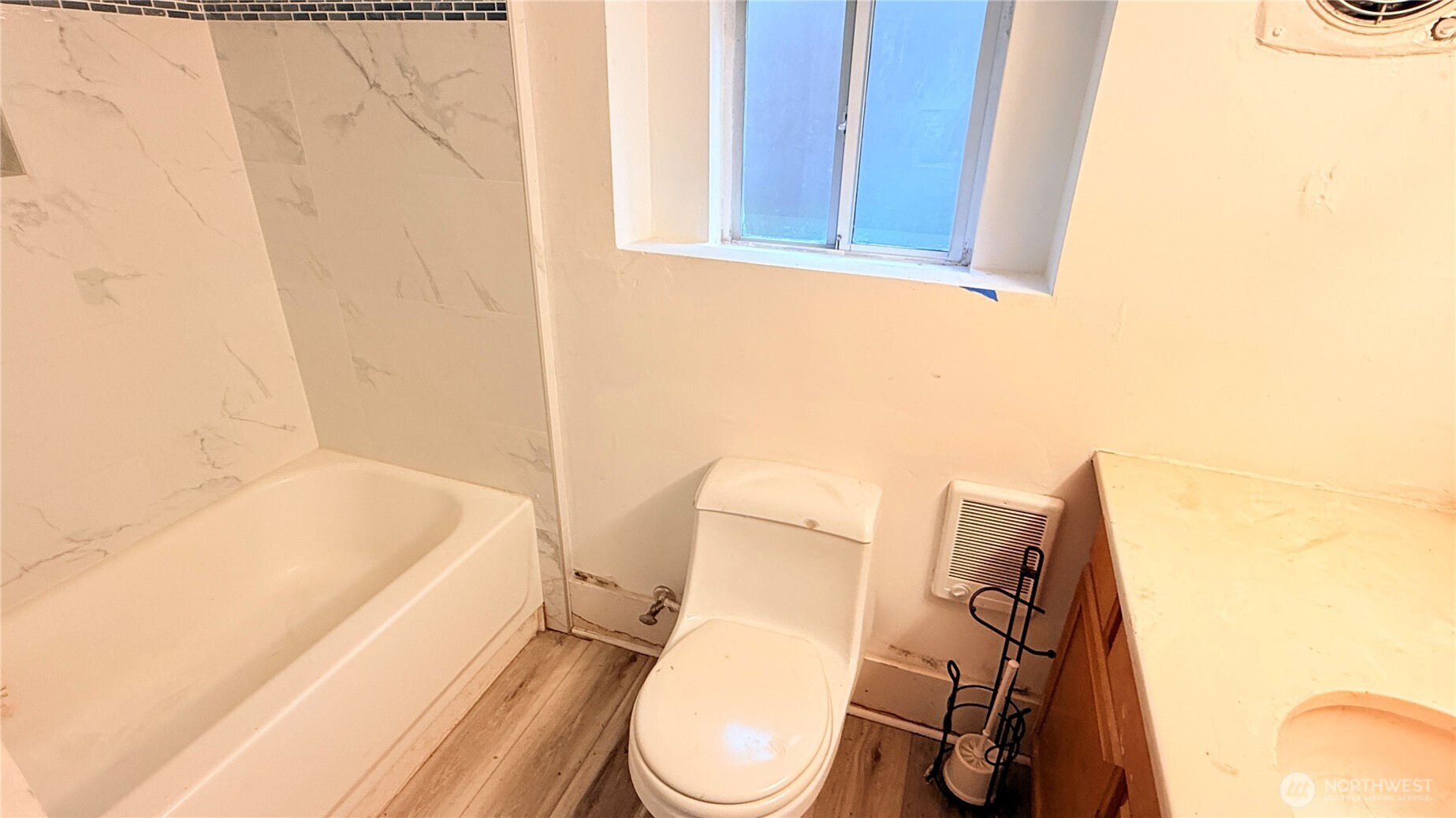 527 S Sullivan Street , Seattle, WA 98108