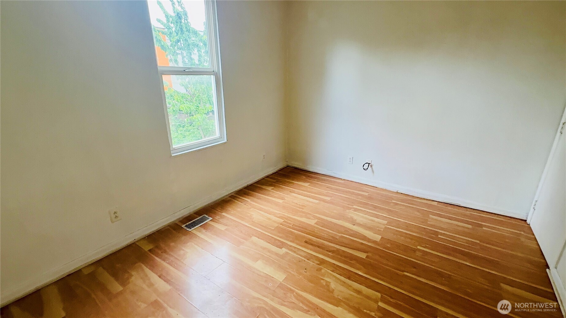 527 S Sullivan Street , Seattle, WA 98108