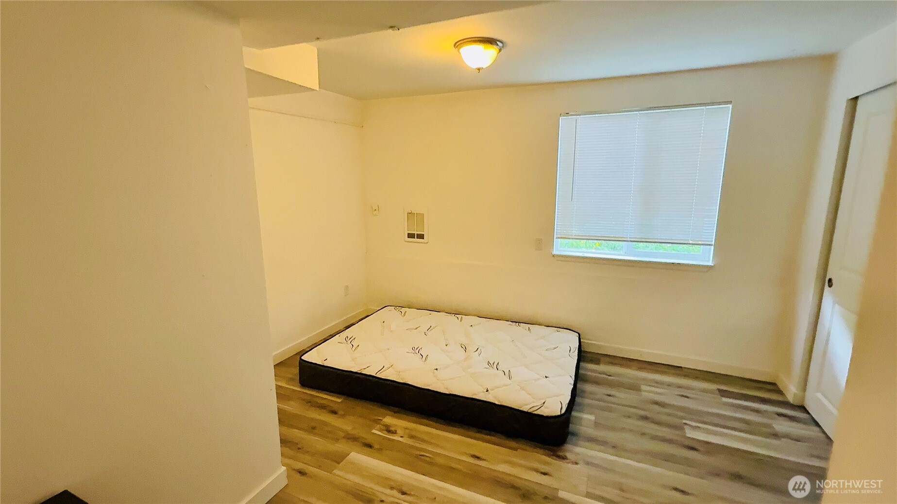527 S Sullivan Street , Seattle, WA 98108