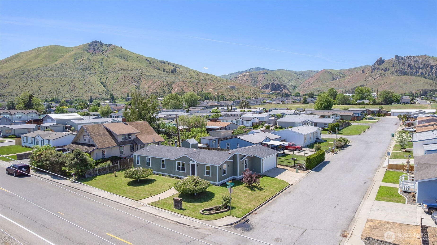 401 Ridgeview Loop Drive , Wenatchee, WA 98801