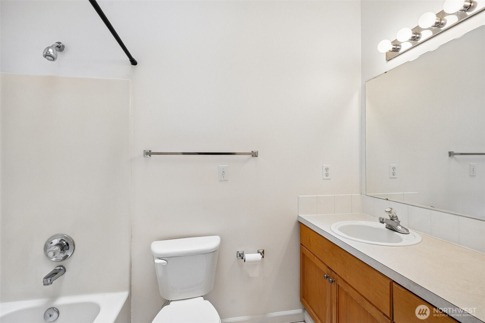 1507 McDonald Avenue , Dupont, WA 98327