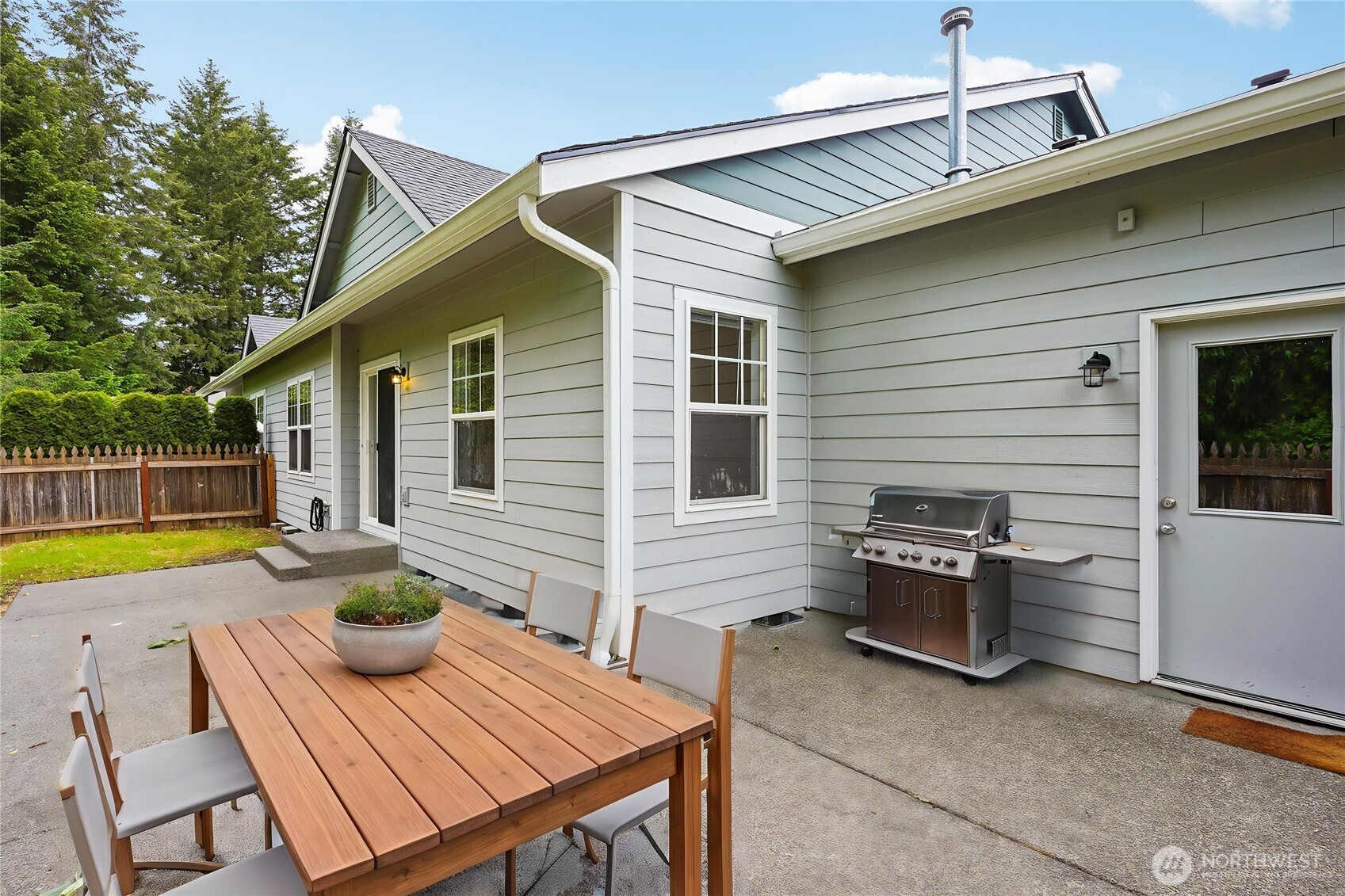 1507 McDonald Avenue , Dupont, WA 98327