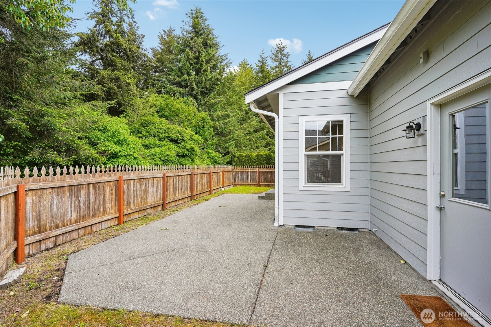1507 McDonald Avenue , Dupont, WA 98327