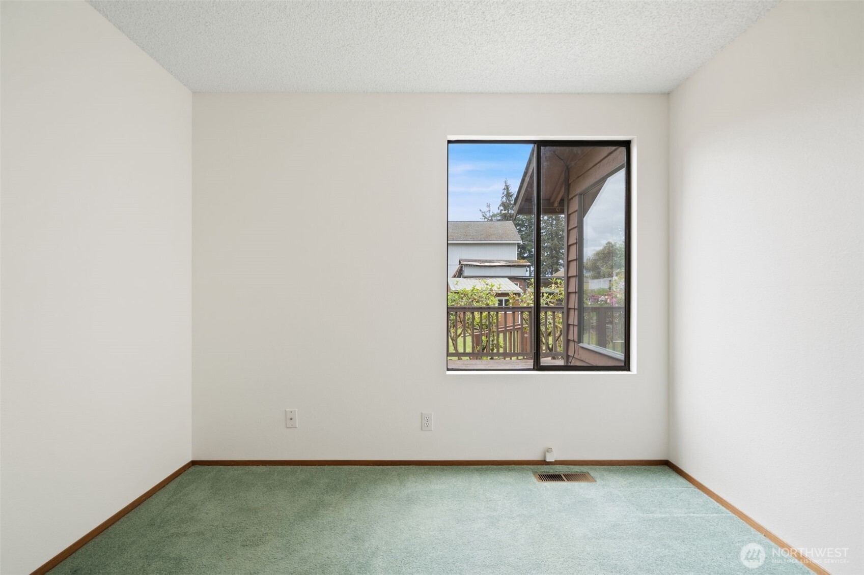 10090 Ogle Road NE, Poulsbo, WA 98370