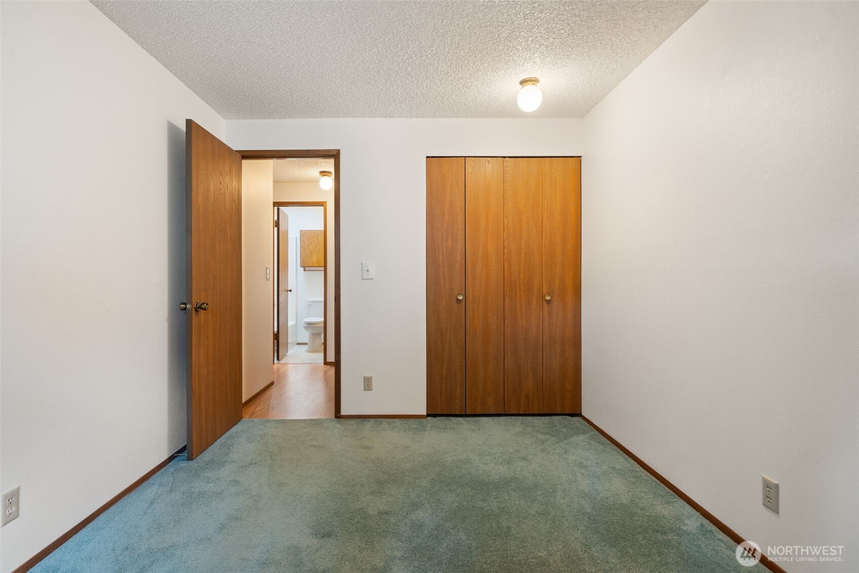 10090 Ogle Road NE, Poulsbo, WA 98370