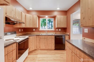 2002 Cascade Place W, University Place, WA 98466 - Photo 12