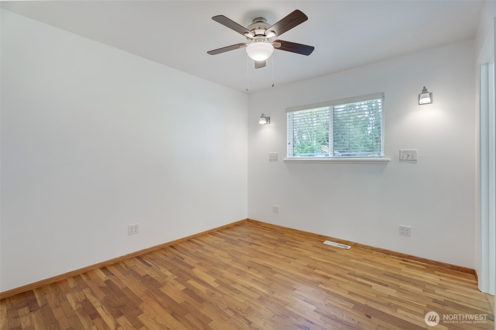 2002 Cascade Place W, University Place, WA 98466