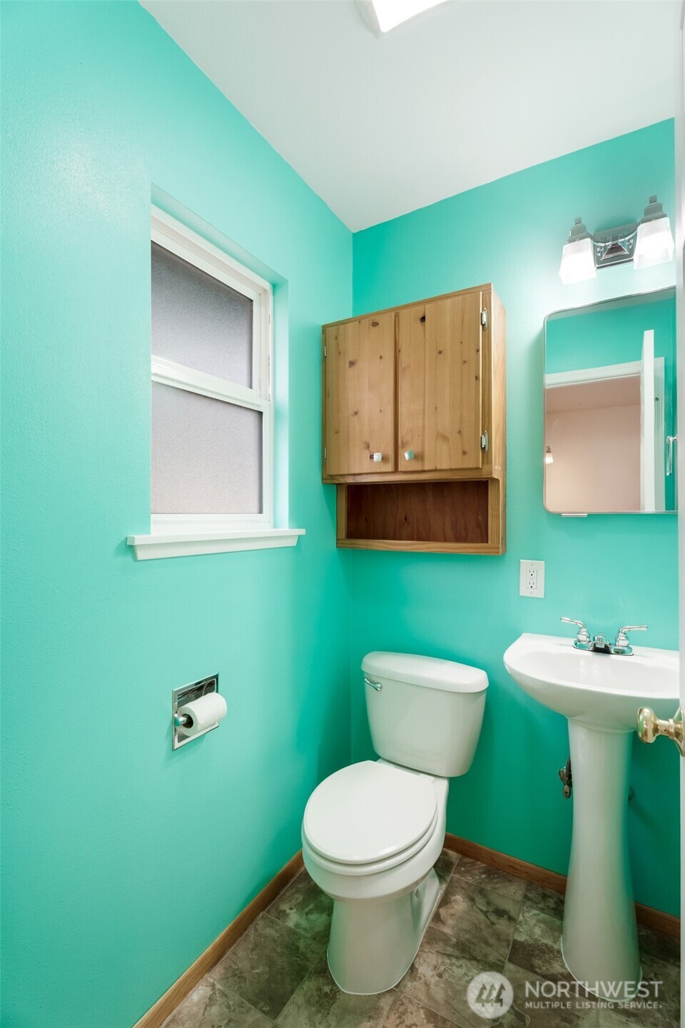 2002 Cascade Place W, University Place, WA 98466