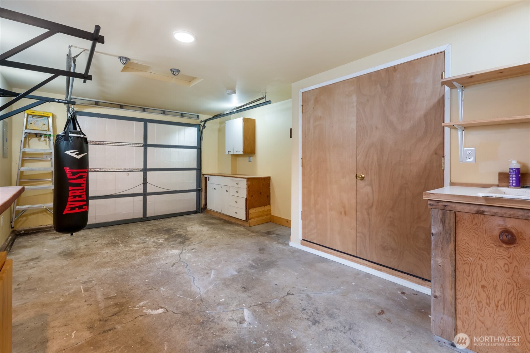 2002 Cascade Place W, University Place, WA 98466