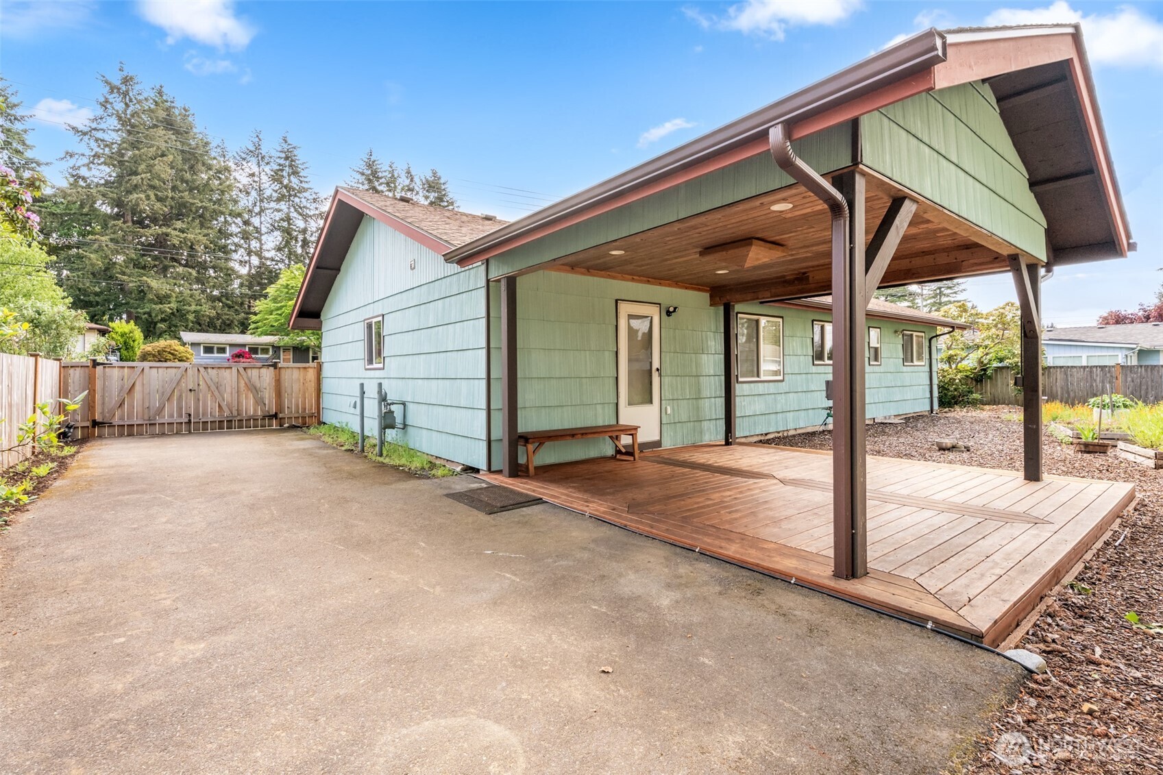 2002 Cascade Place W, University Place, WA 98466