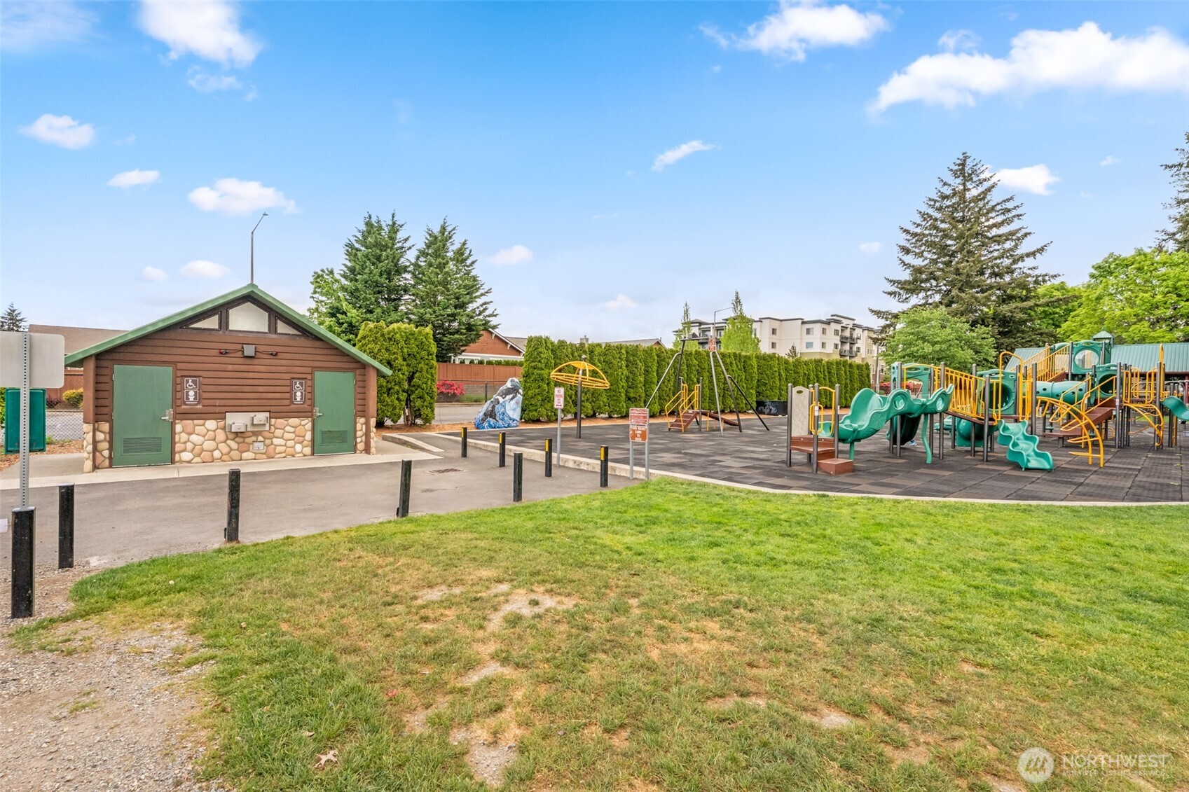 2002 Cascade Place W, University Place, WA 98466