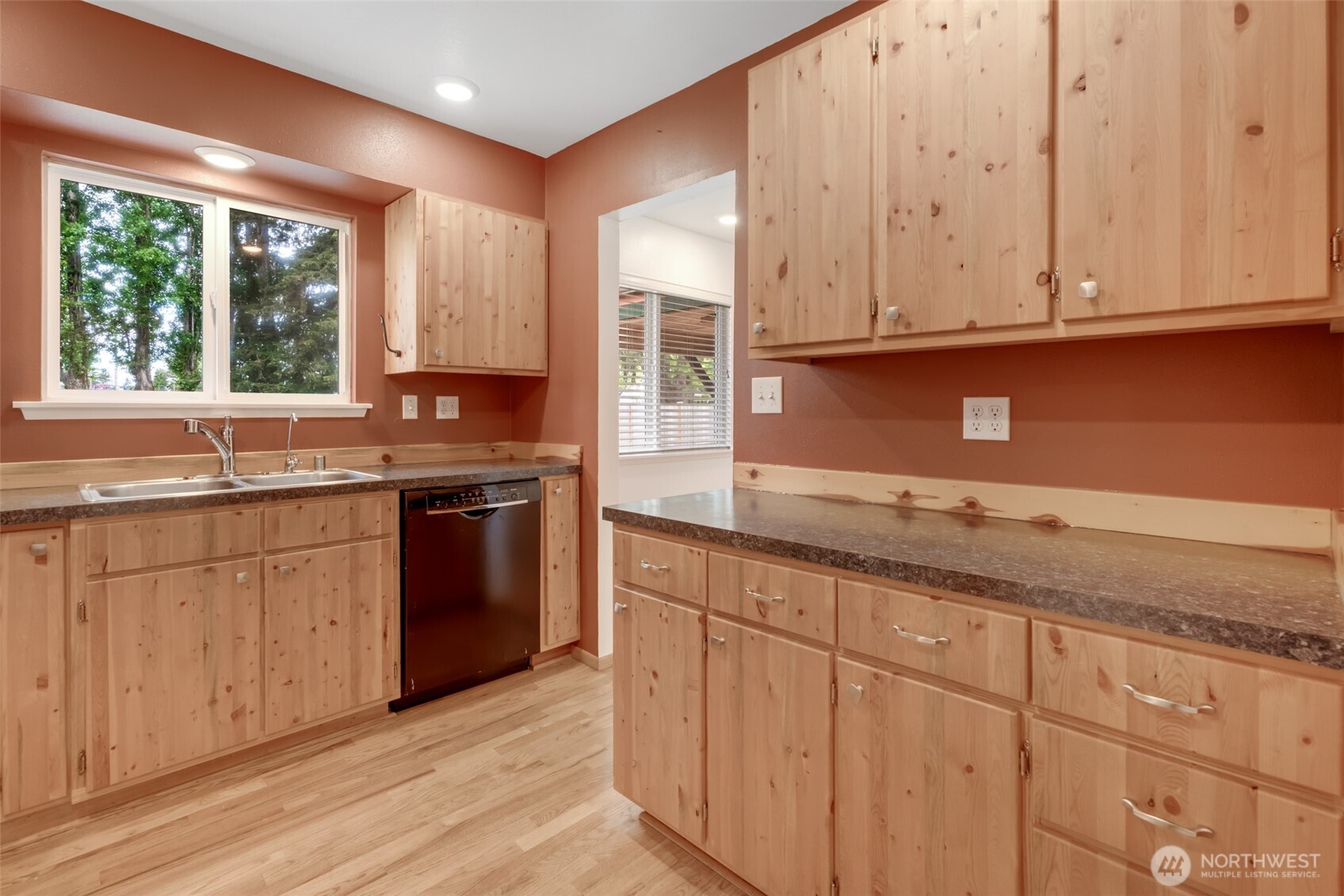 2002 Cascade Place W, University Place, WA 98466