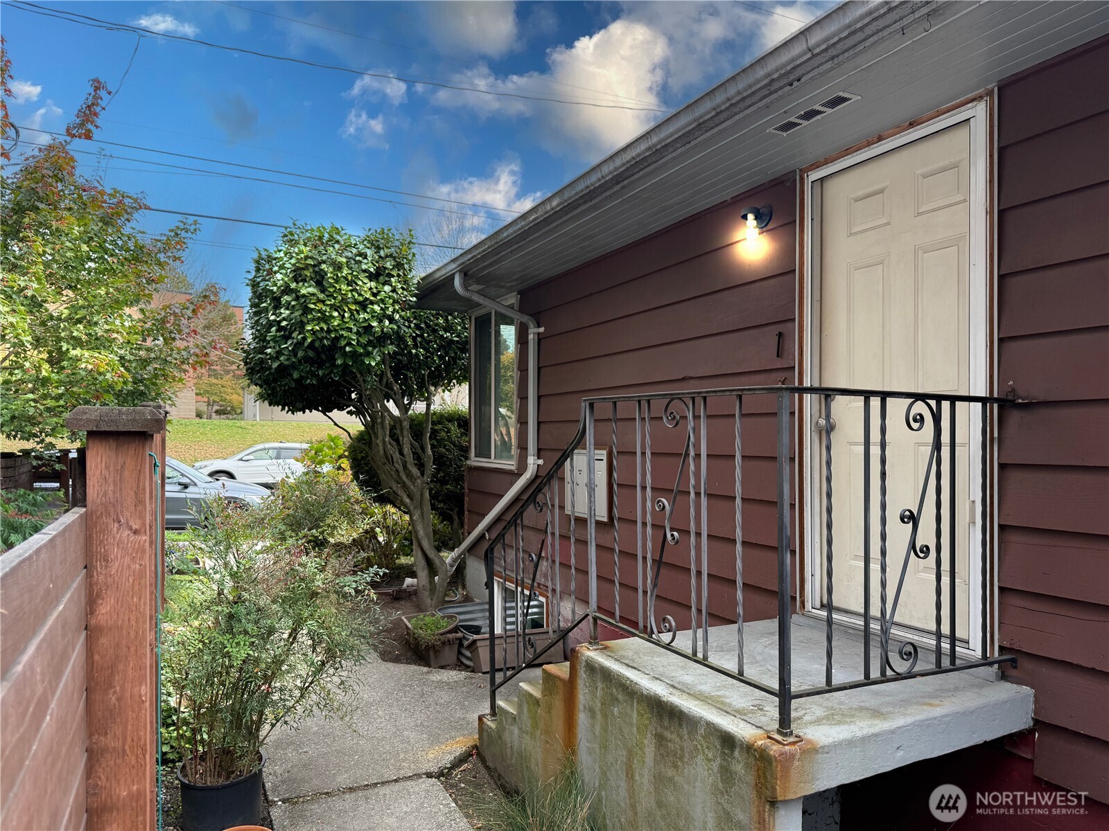 1409 NW 65th Street #1, Seattle, WA 98117-5255