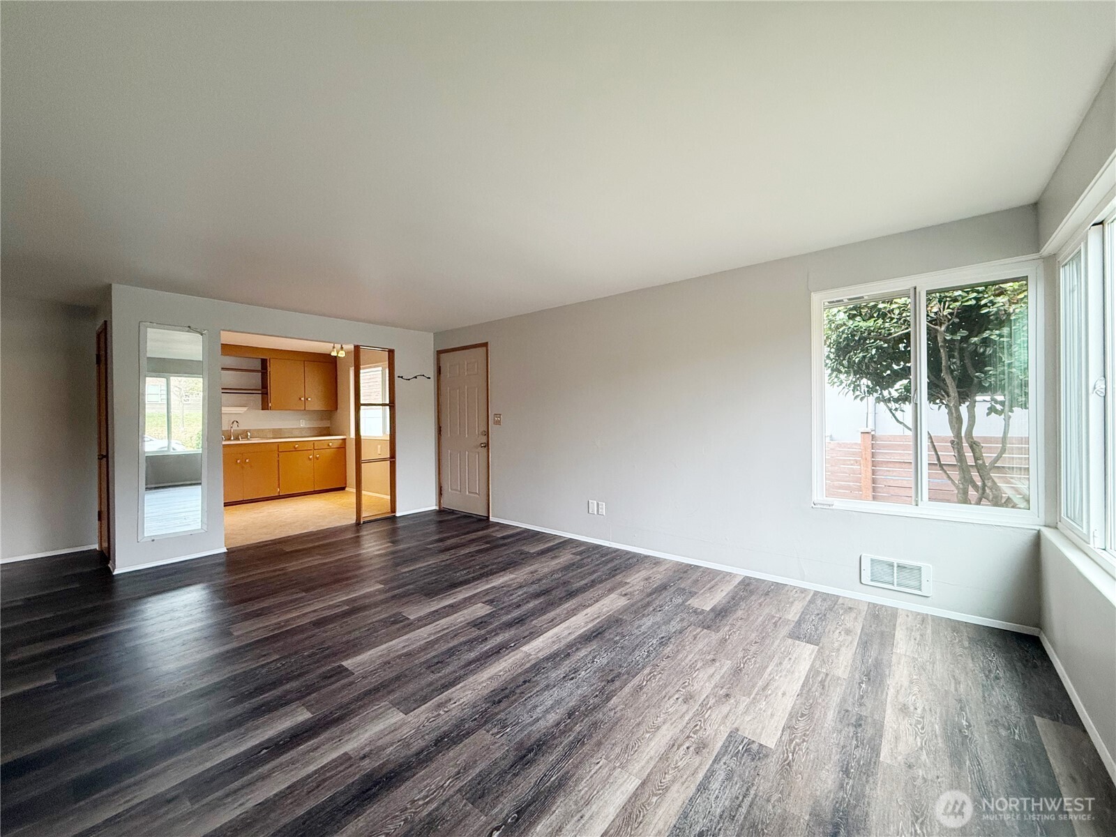 1409 NW 65th Street #1, Seattle, WA 98117-5255