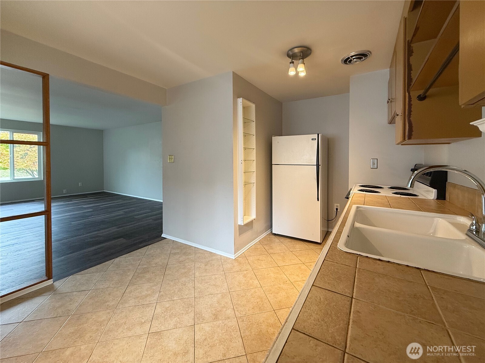 1409 NW 65th Street #1, Seattle, WA 98117-5255