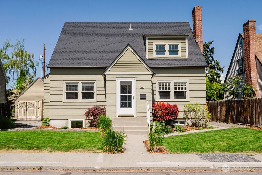 1020 Columbine Street , Wenatchee, WA 98801