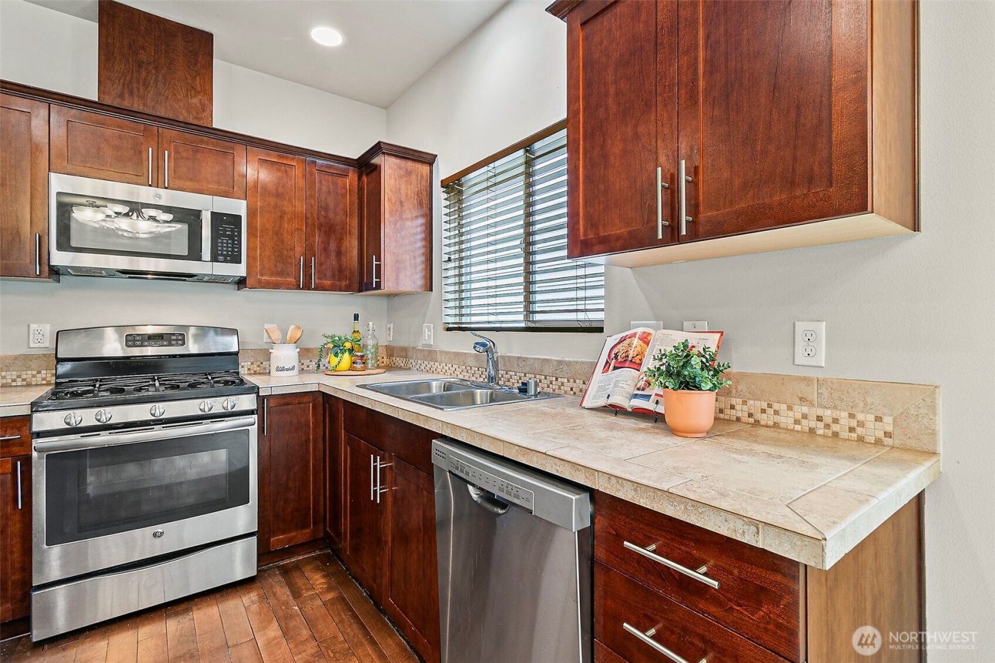 1051 42nd Court NE, Auburn, WA 98002