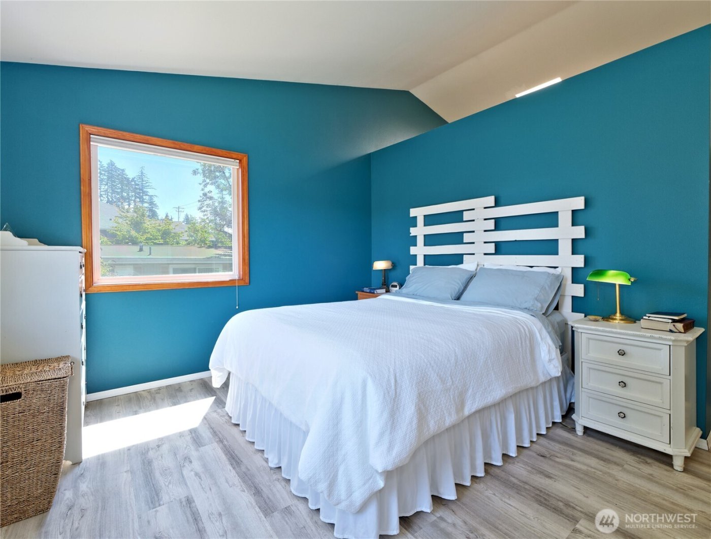 1273 SE Camano Drive , Camano Island, WA 98282