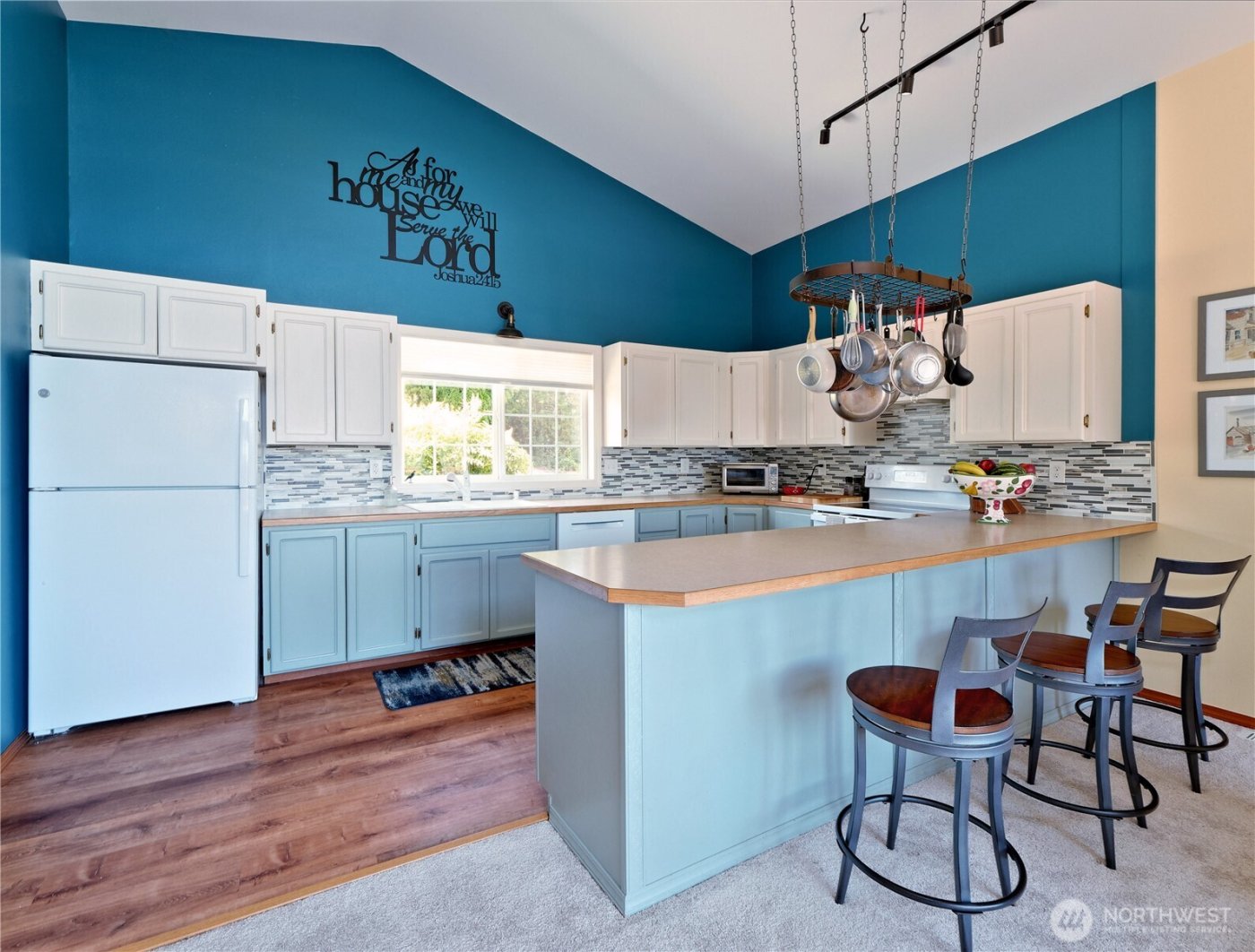 1273 SE Camano Drive , Camano Island, WA 98282