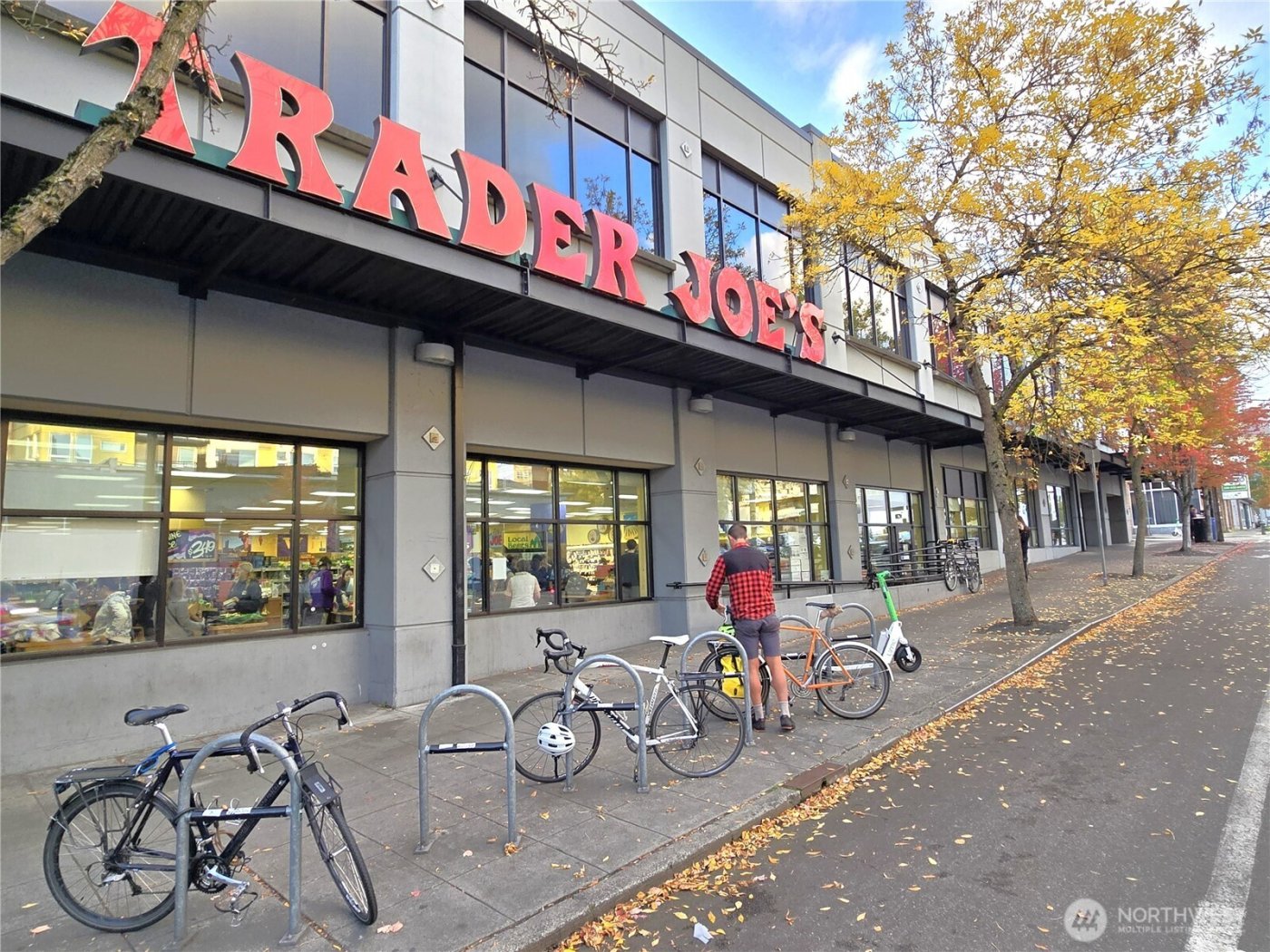 4709 B 8th Avenue NE, Seattle, WA 98105