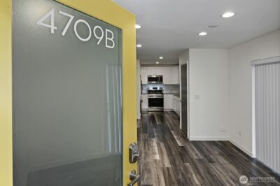 4709 B 8th Avenue NE, Seattle, WA 98105 - Photo 3