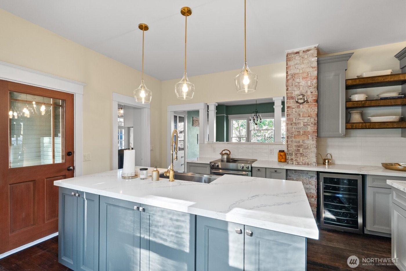 9615 57th Avenue S, Seattle, WA 98118