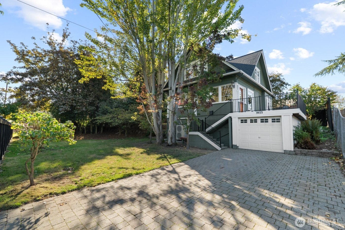 9615 57th Avenue S, Seattle, WA 98118