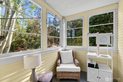 9615 57th Avenue S, Seattle, WA 98118 - Photo 6