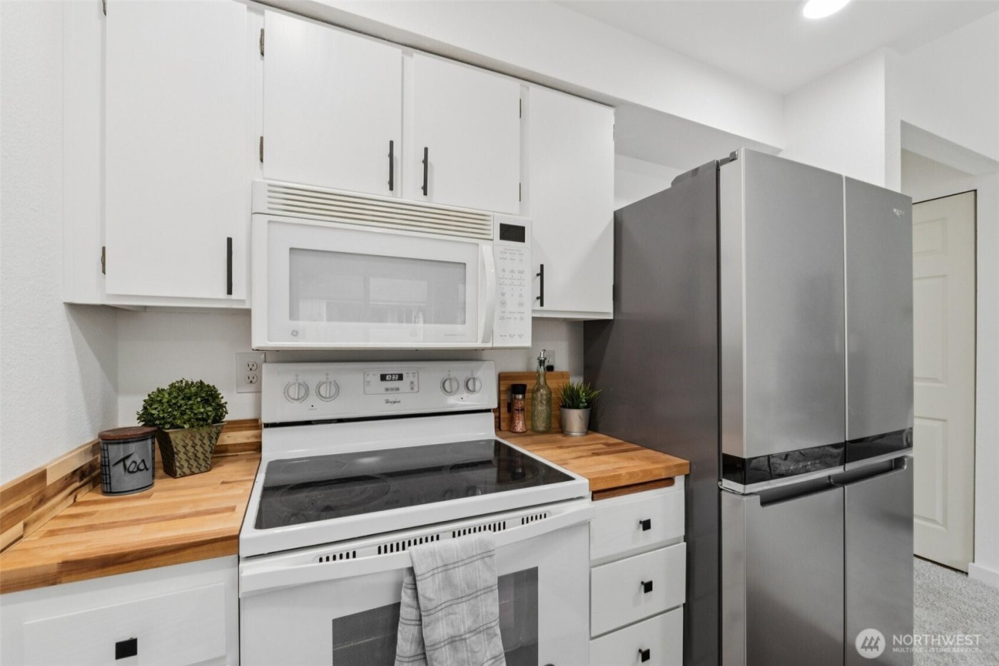 12505 NE 143rd Street #B303, Kirkland, WA 98034