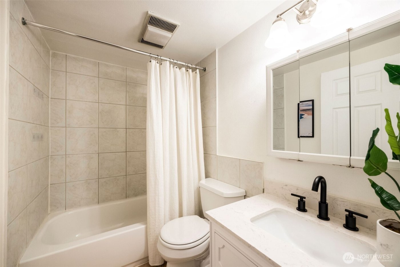 10020 18th Avenue SW, Seattle, WA 98146-3712